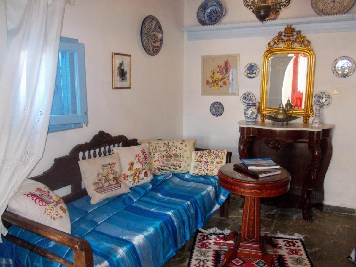 Nyfes Traditional Boutique Faltaina Скирос Екстериор снимка